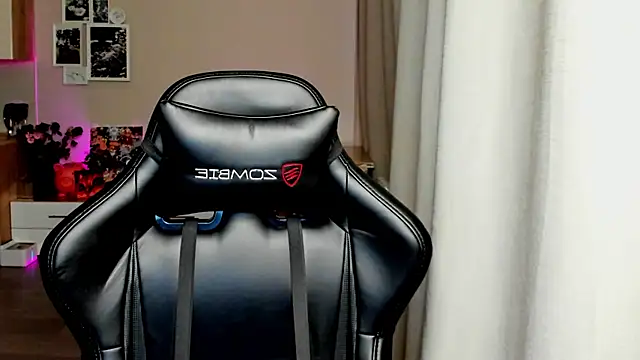 Snapshot of Sm0ly chatting on 21, 10, 2025 Sm0ly online show from 21, 10, 2025