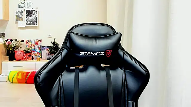 Snapshot of Sm0ly chatting on 27, 10, 2025 Sm0ly online show from 27, 10, 2025