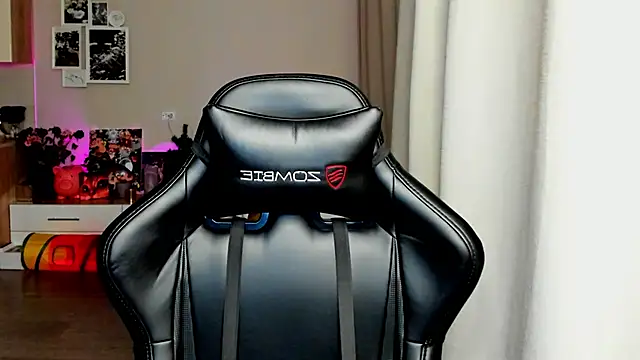 Snapshot of Sm0ly chatting on 29, 10, 2025 Sm0ly online show from 29, 10, 2025