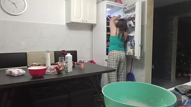 Snapshot of milfmomxx chatting on 12, 12, 2024 milfmomxx online show from 12, 12, 2024