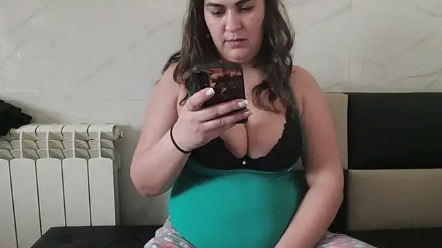 Snapshot of milfmomxx chatting on 20, 1, 2025 milfmomxx online show from 20, 1, 2025