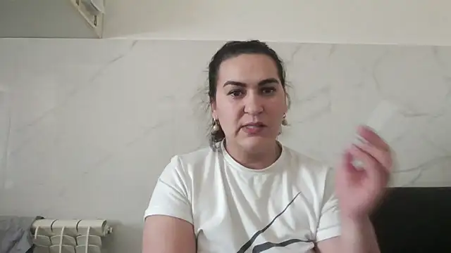 Snapshot of milfmomxx chatting on 22, 3, 2025 milfmomxx online show from 22, 3, 2025