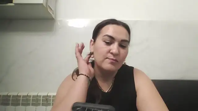 Snapshot of milfmomxx chatting on 25, 9, 2025 milfmomxx online show from 25, 9, 2025