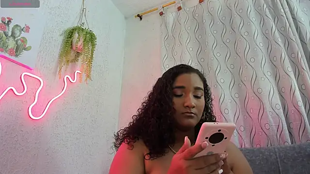 Snapshot of samanthaeliott22 chatting on 3, 10, 2025 samanthaeliott22 online show from 3, 10, 2025