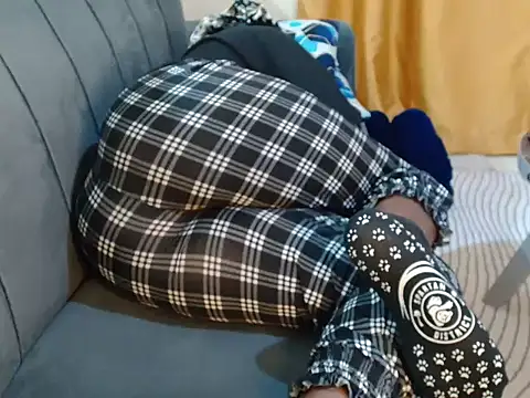 Snapshot of leslysexygirl chatting on 17, 9, 2025 leslysexygirl online show from 17, 9, 2025