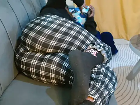 Snapshot of leslysexygirl chatting on 23, 9, 2025 leslysexygirl online show from 23, 9, 2025