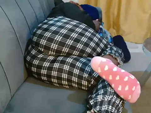 Snapshot of leslysexygirl chatting on 3, 10, 2025 leslysexygirl online show from 3, 10, 2025