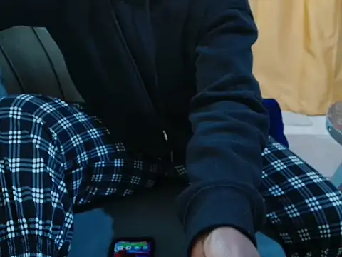 Snapshot of leslysexygirl chatting on 4, 10, 2025 leslysexygirl online show from 4, 10, 2025