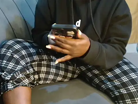 Snapshot of leslysexygirl chatting on 4, 10, 2025 leslysexygirl online show from 4, 10, 2025