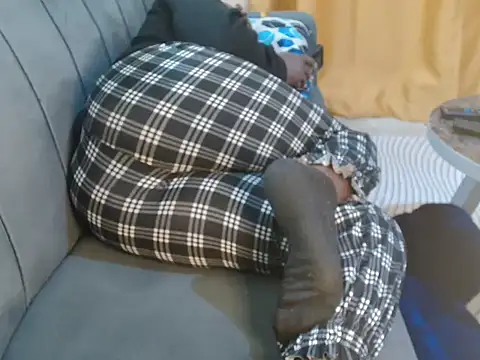 Snapshot of leslysexygirl chatting on 17, 10, 2025 leslysexygirl online show from 17, 10, 2025