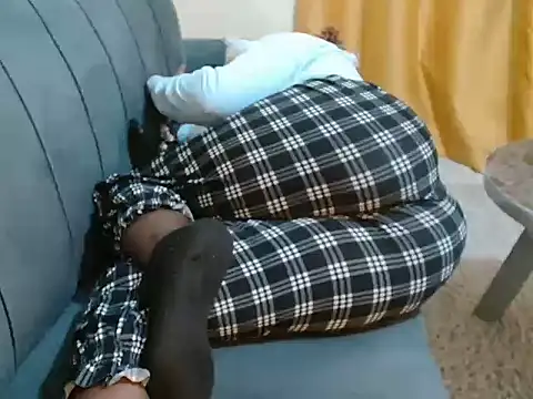 Snapshot of leslysexygirl chatting on 24, 11, 2025 leslysexygirl online show from 24, 11, 2025