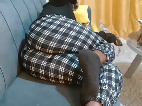 Snapshot of leslysexygirl chatting on 26, 11, 2025 leslysexygirl online show from 26, 11, 2025