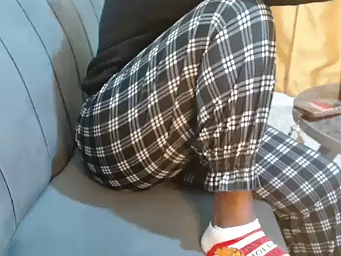 Snapshot of leslysexygirl chatting on 30, 11, 2025 leslysexygirl online show from 30, 11, 2025