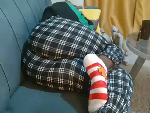 Snapshot of leslysexygirl chatting on 2, 12, 2025 leslysexygirl online show from 2, 12, 2025