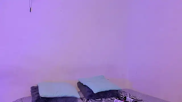 Snapshot of crystalvazquez chatting on 5, 11, 2025 crystalvazquez online show from 5, 11, 2025