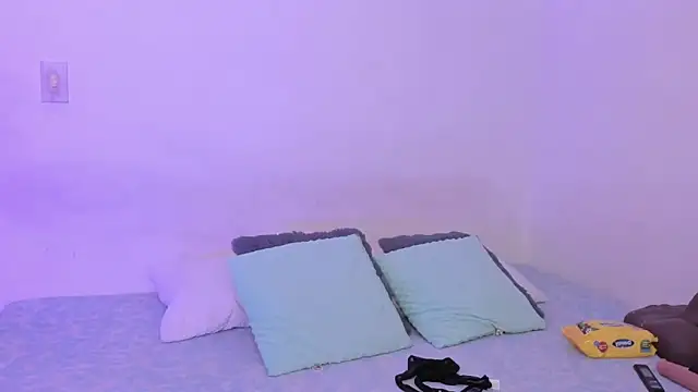 crystalvazquez online show from 1, 2, 2026