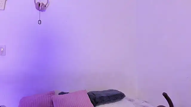 crystalvazquez online show from 10, 2, 2026