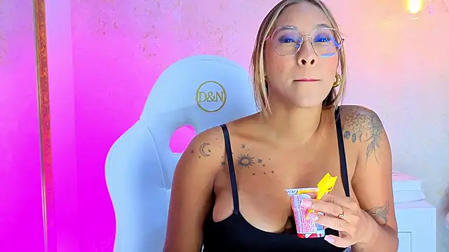 AlessiaLondon online show from 14, 11, 2025