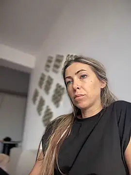 RaquelleDevon online show from 8, 4, 2026