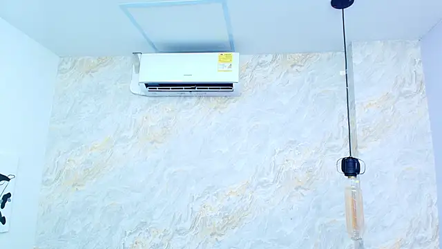 Mia candy 0 online show from 9, 10, 2025