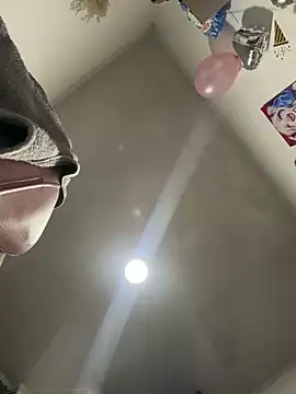 Mia foxx  online show from 15, 2, 2026