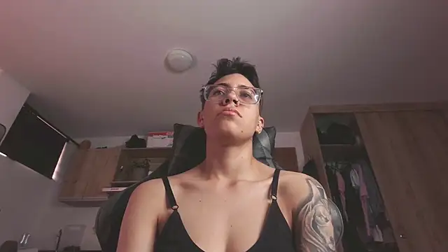 Cutie Shy  online show from 4, 6, 2026
