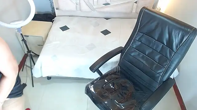 Snapshot of Salome_Milf202 chatting on 14, 10, 2025 Salome Milf202 online show from 14, 10, 2025