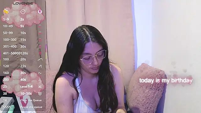 lessliee22  online show from 13, 5, 2026