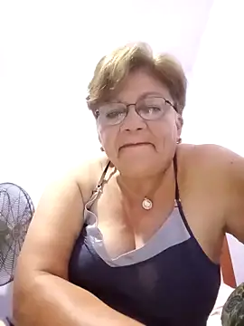 Madrastrahot69 online show from 17, 11, 2025