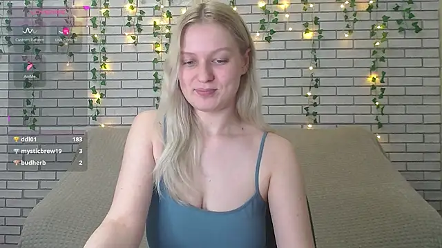 Snapshot of EmiliaDuchess chatting on 8, 2, 2025 EmiliaDuchess online show from 8, 2, 2025