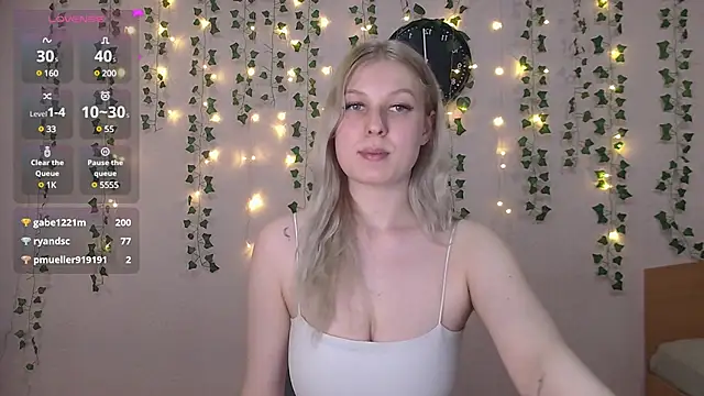 Snapshot of EmiliaDuchess chatting on 6, 3, 2025 EmiliaDuchess online show from 6, 3, 2025