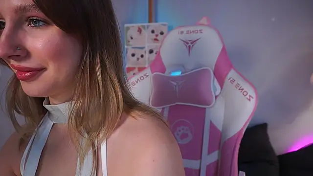 Snapshot of AnnLevine chatting on 14, 11, 2025 AnnLevine online show from 14, 11, 2025