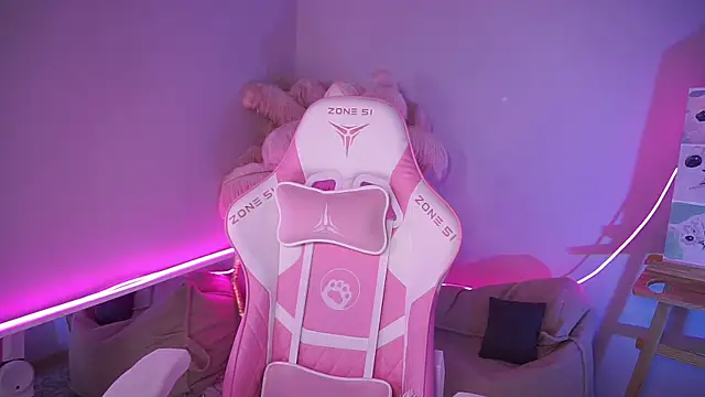 Snapshot of AnnLevine chatting on 5, 12, 2025 AnnLevine online show from 5, 12, 2025