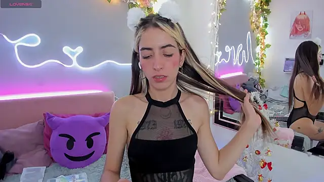 Snapshot of YouliteSllut2 chatting on 7, 12, 2024 YouliteSllut2 online show from 7, 12, 2024