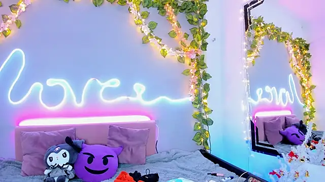 Snapshot of YouliteSllut2 chatting on 20, 12, 2024 YouliteSllut2 online show from 20, 12, 2024