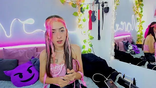 Snapshot of YouliteSllut2 chatting on 10, 1, 2025 YouliteSllut2 online show from 10, 1, 2025