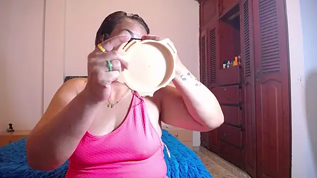 Snapshot of sofiamature01 chatting on 28, 9, 2025 sofiamature01 online show from 28, 9, 2025