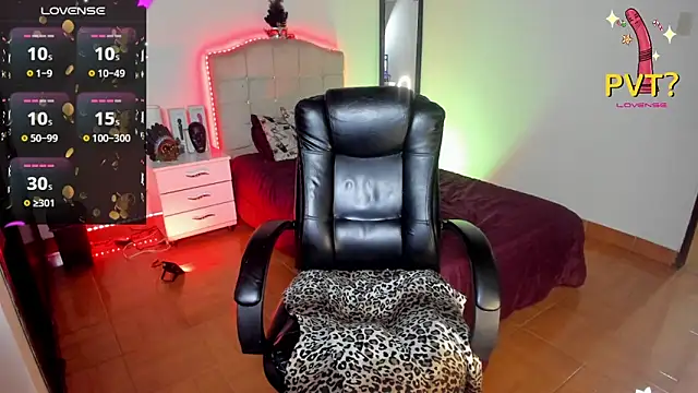 Snapshot of vampirellaa_crazy_ chatting on 4, 12, 2024 vampirellaa crazy  online show from 4, 12, 2024