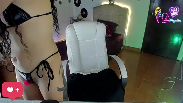 Snapshot of vampirellaa_crazy_ chatting on 25, 6, 2026 vampirellaa crazy online show from 25, 6, 2026