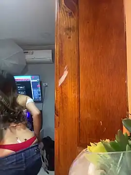 Snapshot of Emma-Conti chatting on 29, 1, 2025 Emma-Conti online show from 29, 1, 2025