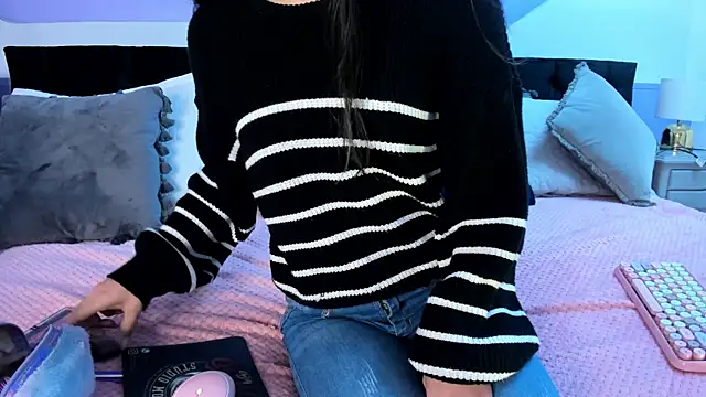 Julieta Cortes   online show from 22, 2, 2025