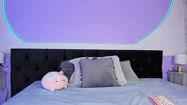 Julieta Cortes   online show from 16, 10, 2025