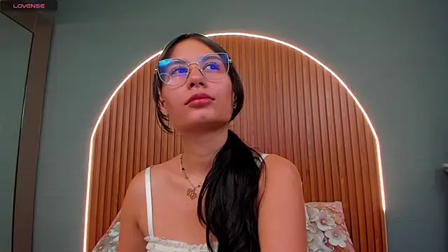 NayeCloud online show from 22, 11, 2025