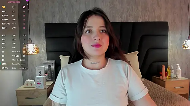 Sabrina Lennox online show from 17, 2, 2025