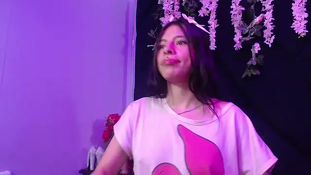 Sasha Petitte online show from 4, 3, 2025