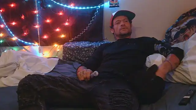 Snapshot of TheOneYouLove69 chatting on 8, 10, 2025 TheOneYouLove69 online show from 8, 10, 2025