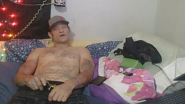 Snapshot of TheOneYouLove69 chatting on 9, 10, 2025 TheOneYouLove69 online show from 9, 10, 2025