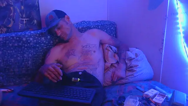 Snapshot of TheOneYouLove69 chatting on 31, 10, 2025 TheOneYouLove69 online show from 31, 10, 2025