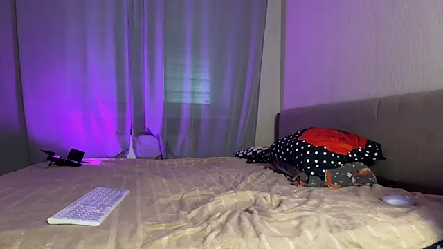 weshycouple online show from 10, 11, 2025