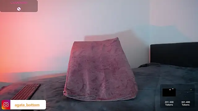 NewAgatha Bolton online show from 12, 11, 2025